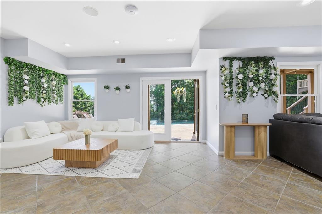 523 Waterside Court