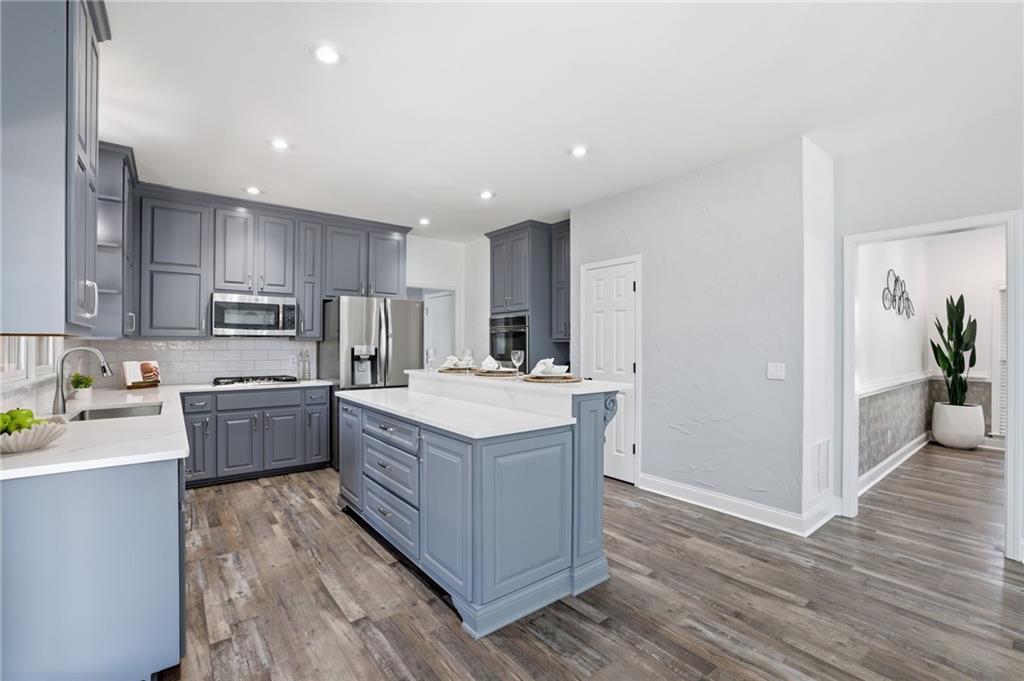 523 Waterside Court