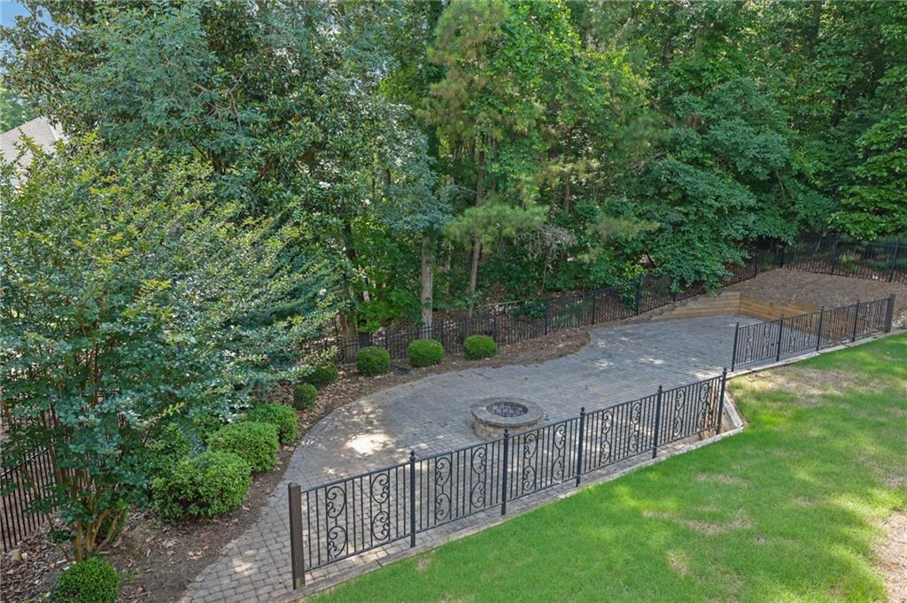 523 Waterside Court