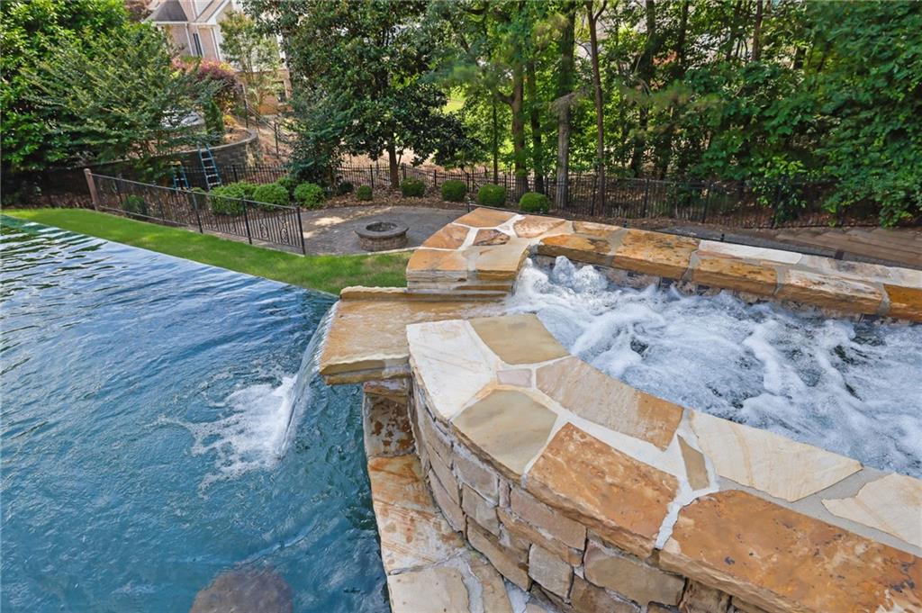 523 Waterside Court