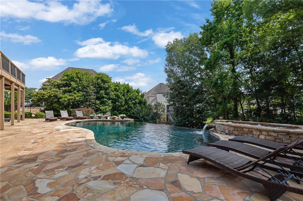 523 Waterside Court