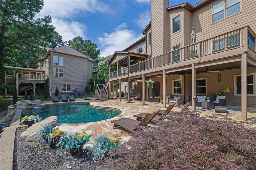 523 Waterside Court