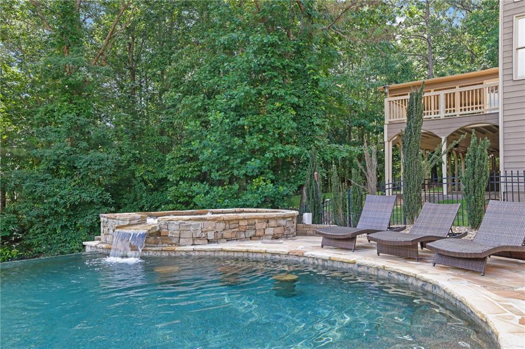 523 Waterside Court