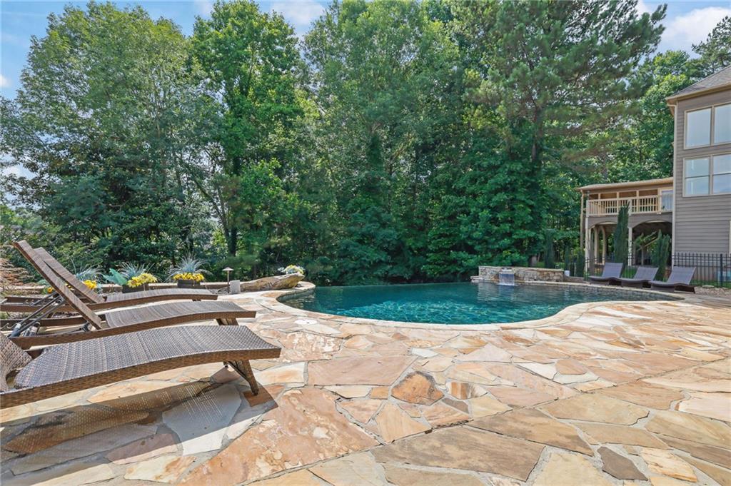 523 Waterside Court
