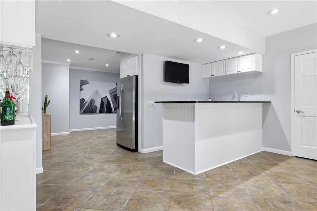523 Waterside Court