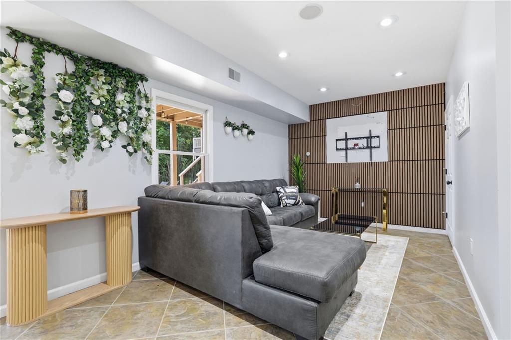 523 Waterside Court