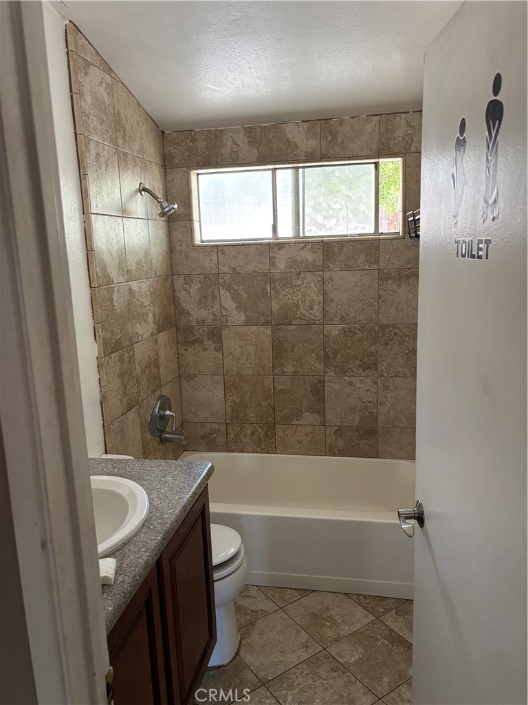 18716 Oakmoor