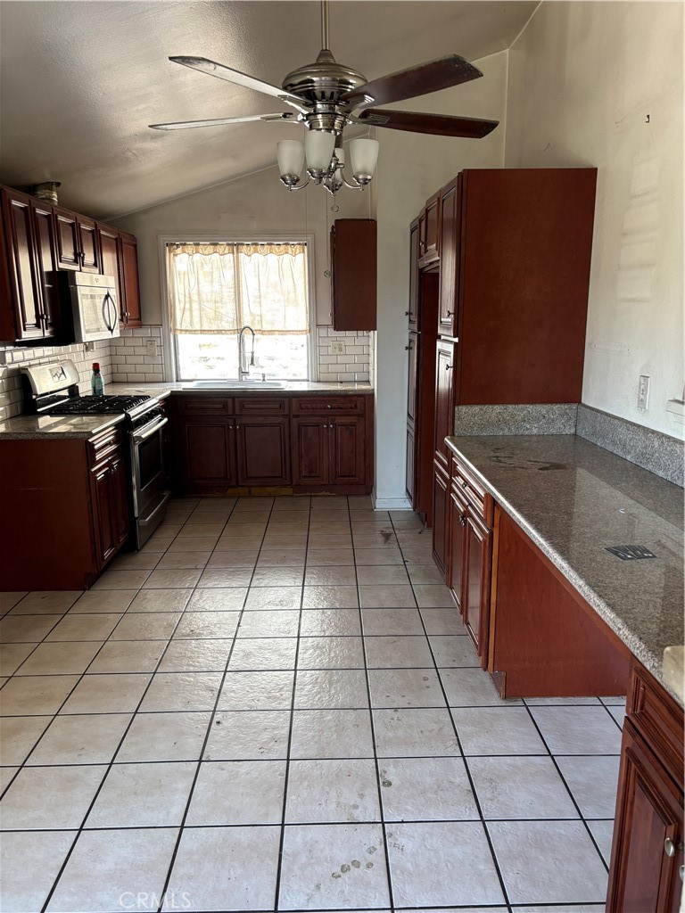 18716 Oakmoor