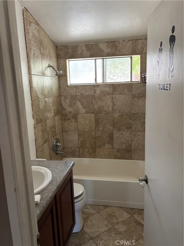 18716 Oakmoor