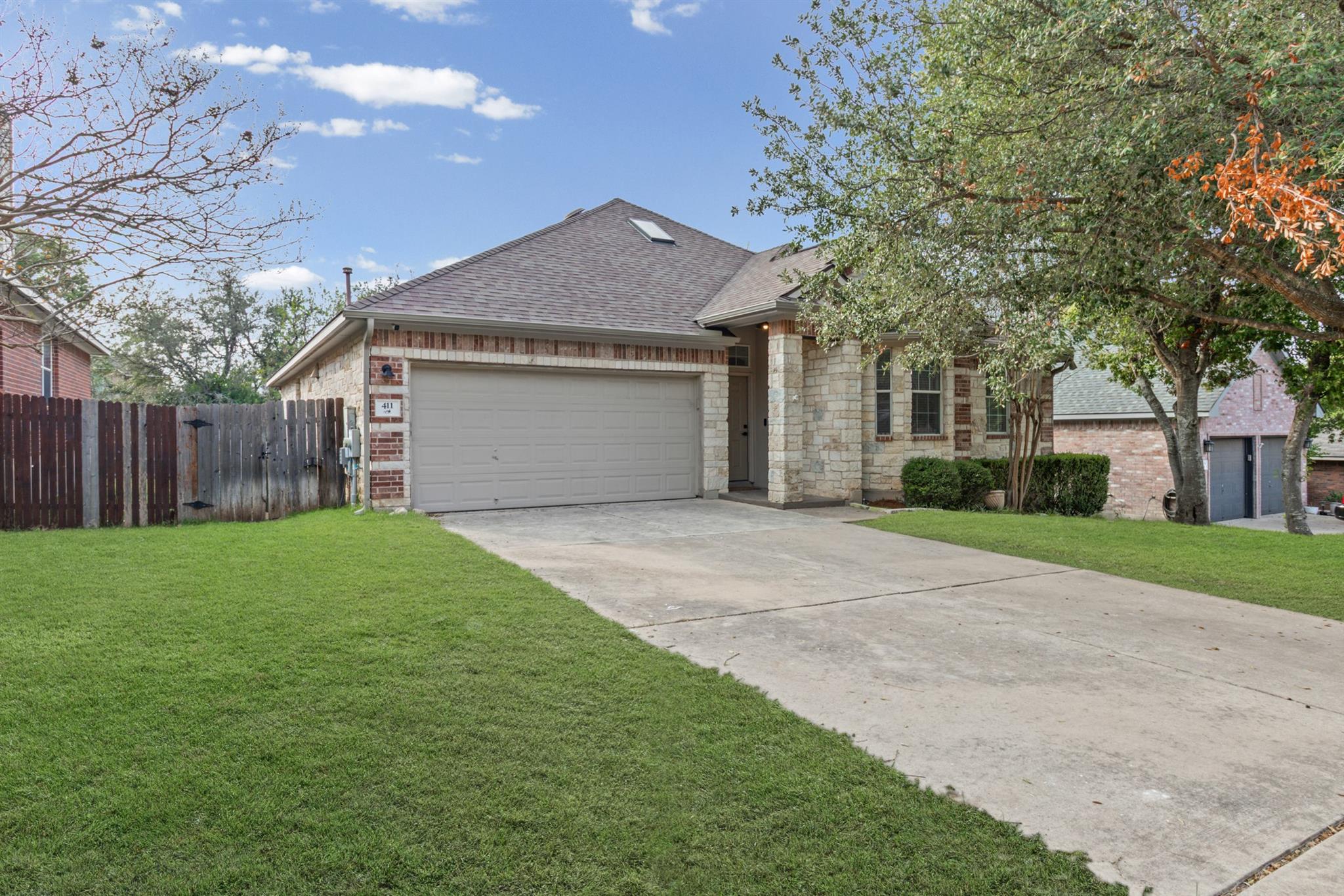 411 Las Colinas DR