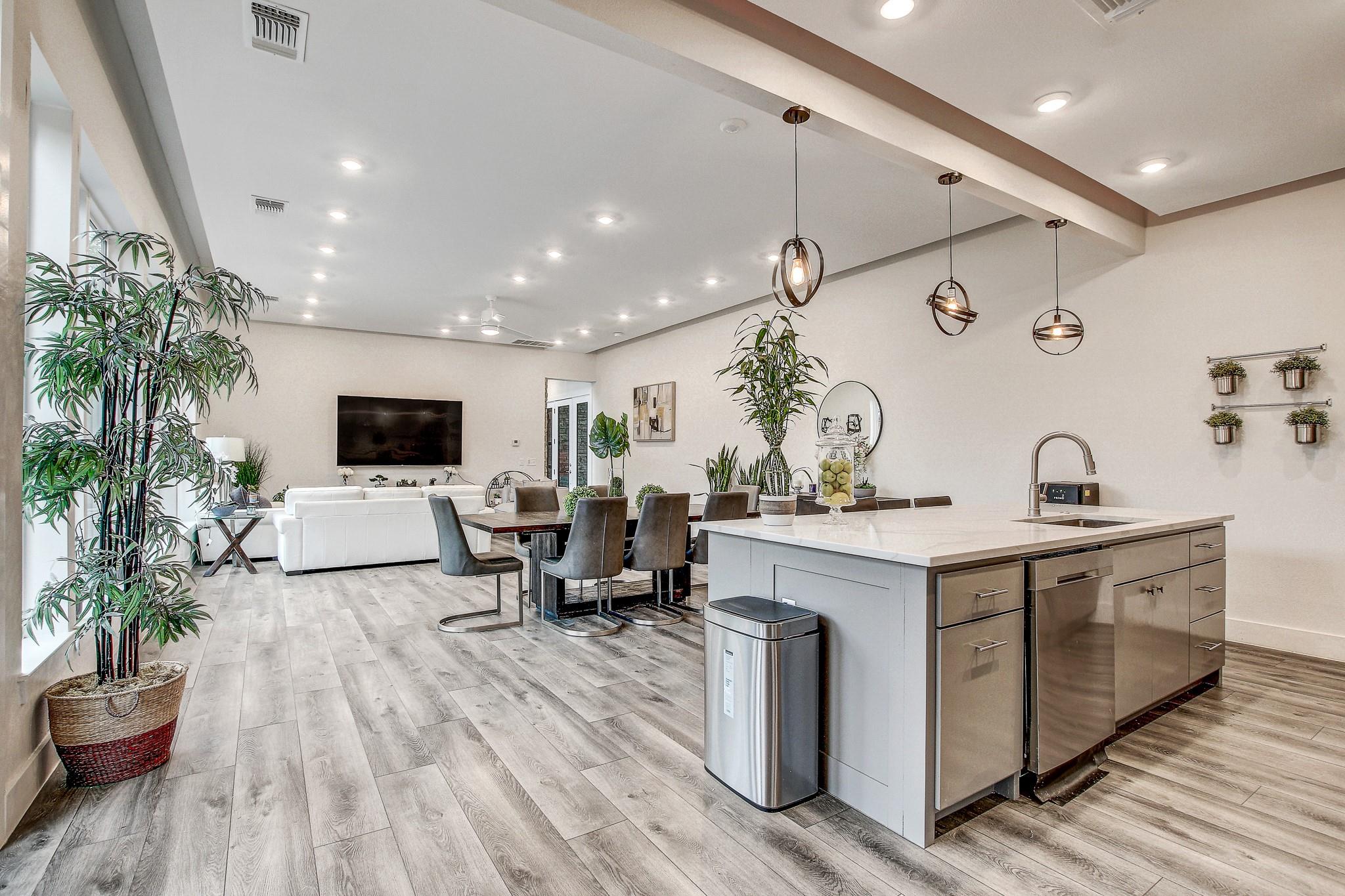 11300 Lake DR