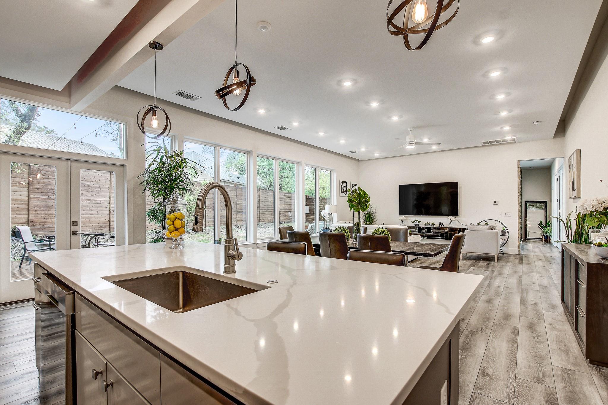 11300 Lake DR