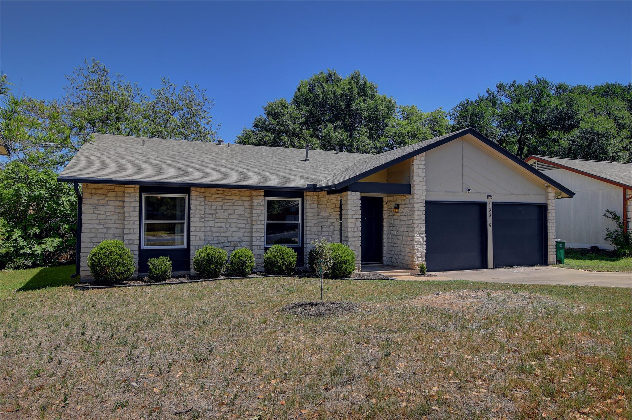 12319 Wycliff LN