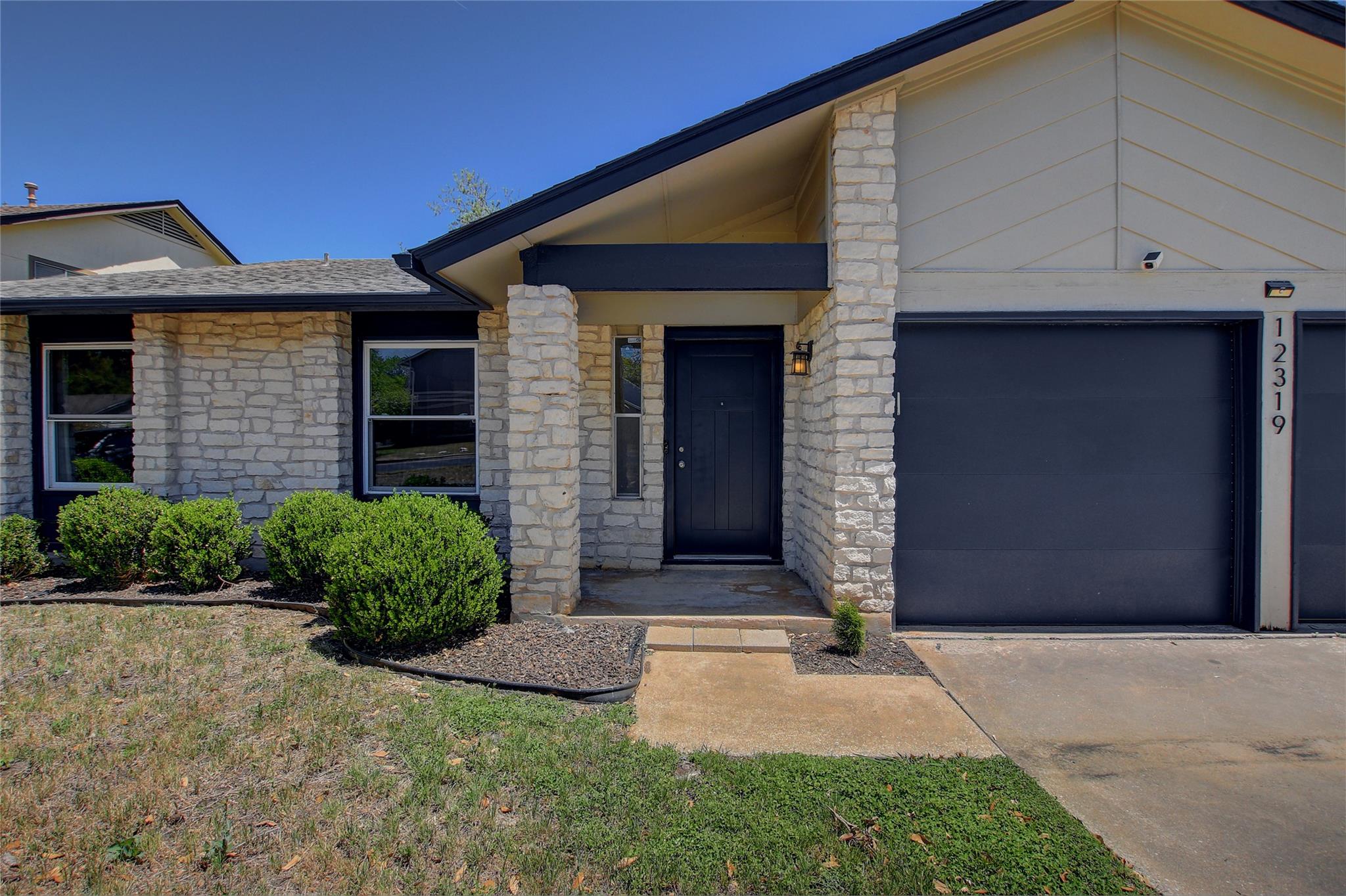 12319 Wycliff LN