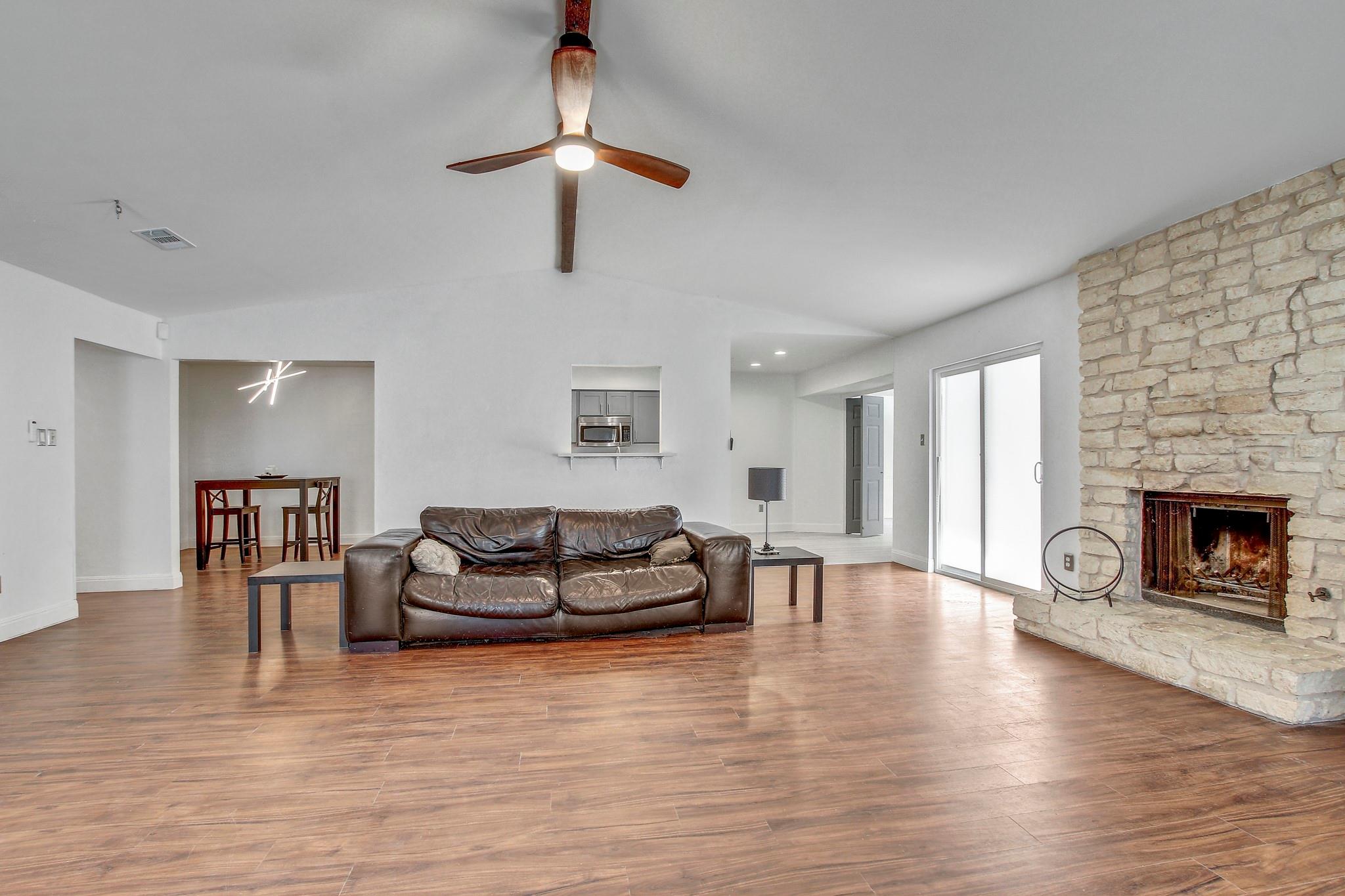 12319 Wycliff LN