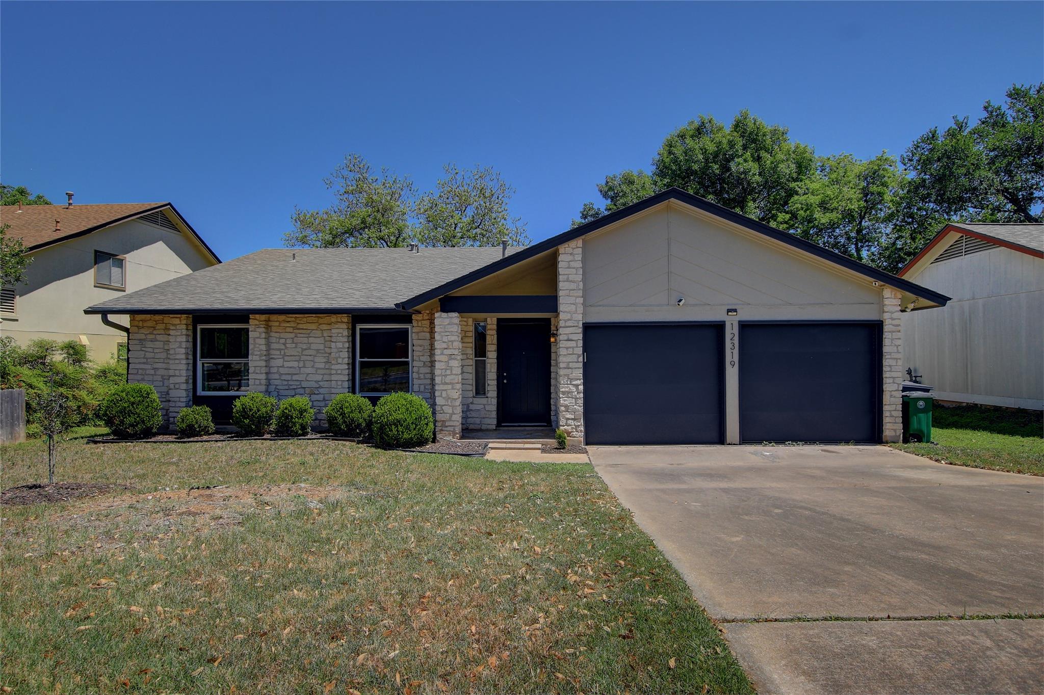 12319 Wycliff LN