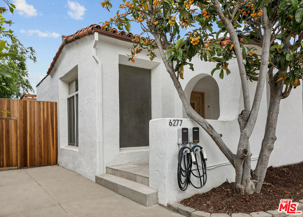 6277 Commodore Sloat Dr