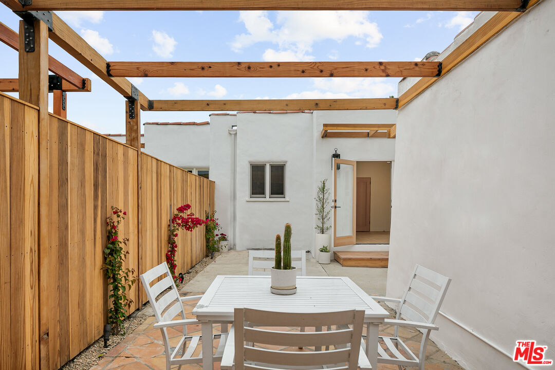 6277 Commodore Sloat Dr