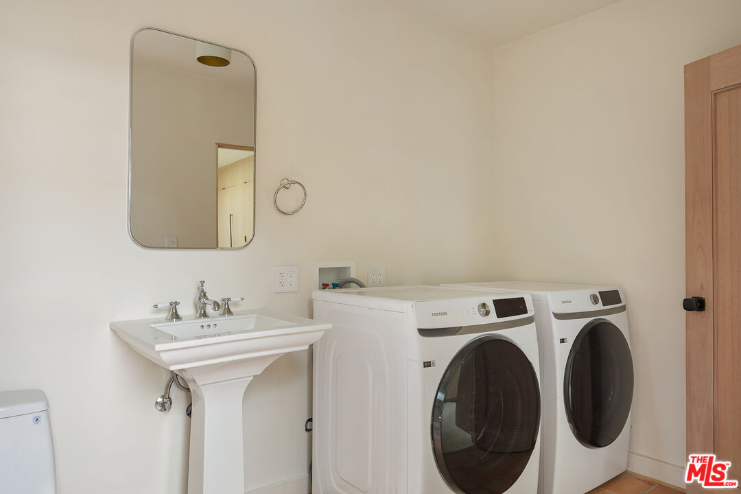 6277 Commodore Sloat Dr