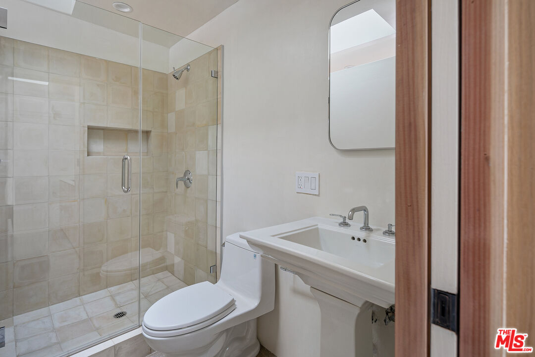 6277 Commodore Sloat Dr