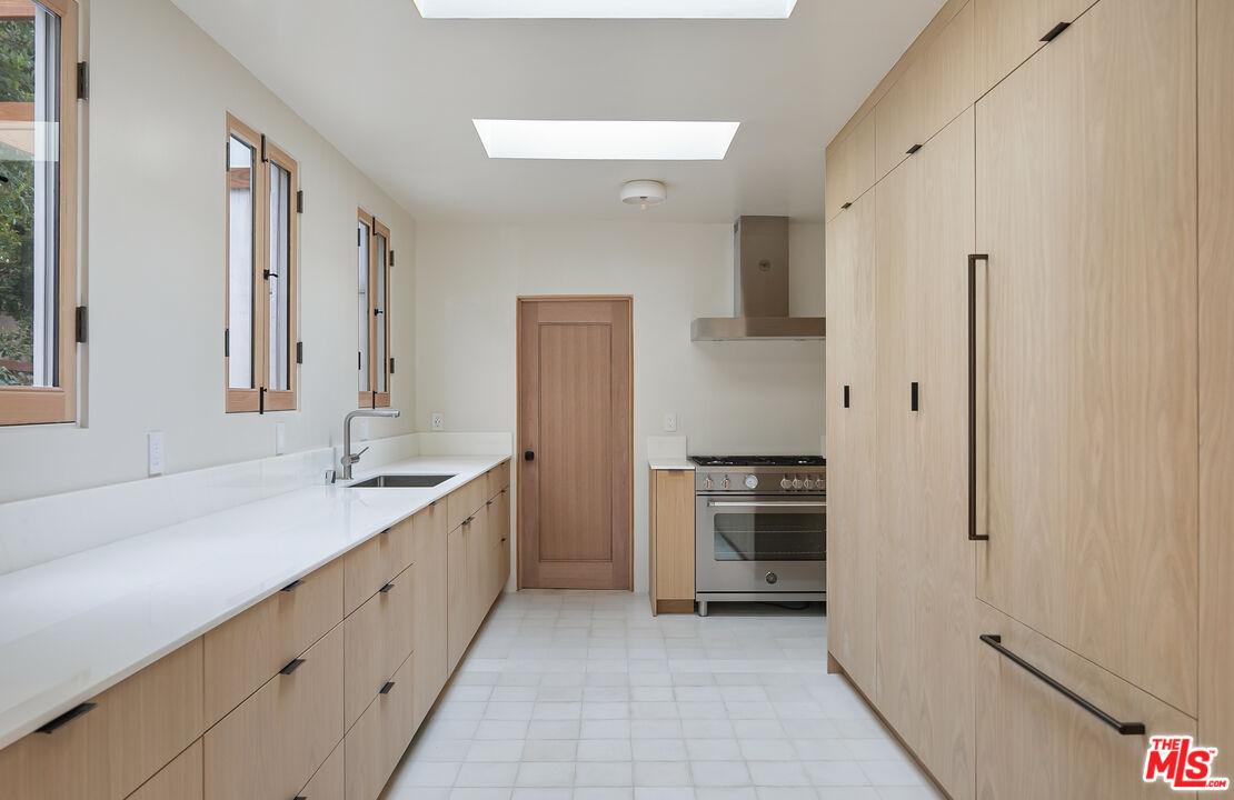 6277 Commodore Sloat Dr