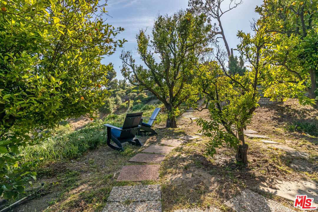 2618 Roscomare Rd