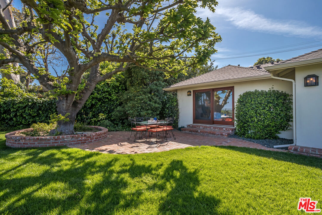 2618 Roscomare Rd