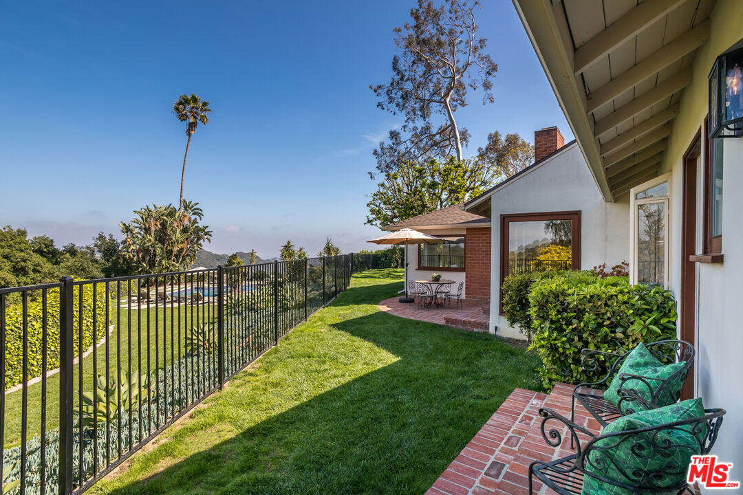 2618 Roscomare Rd