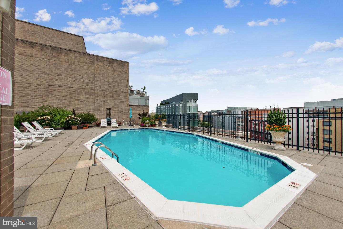 2201 L STREET NW Unit: 520