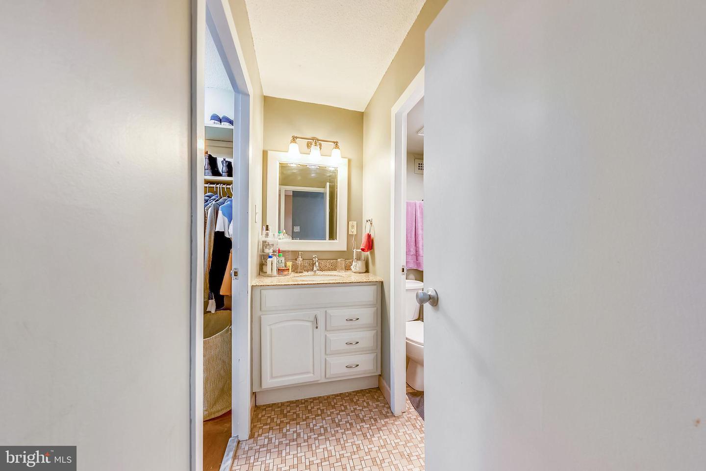 2201 L STREET NW Unit: 520