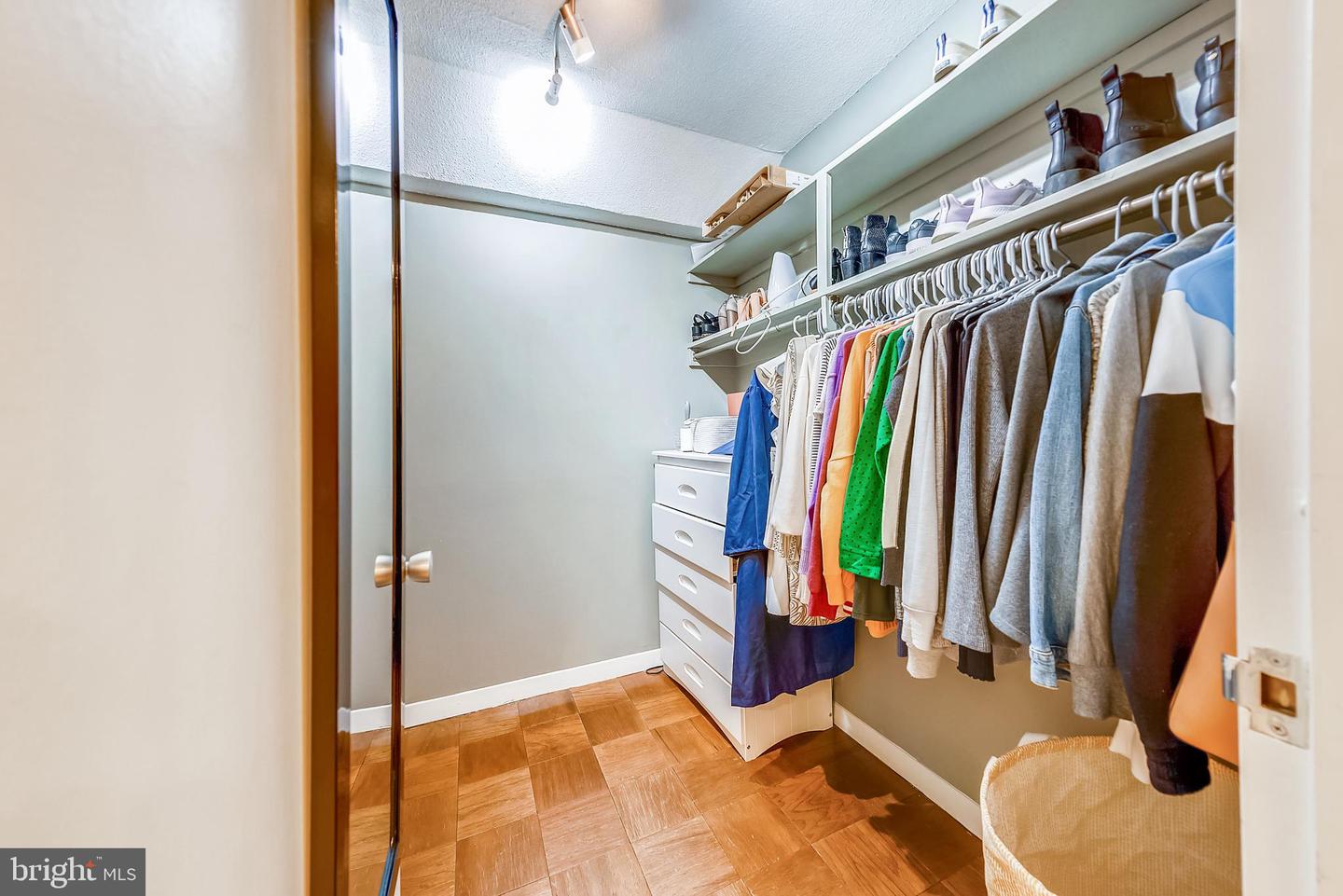 2201 L STREET NW Unit: 520