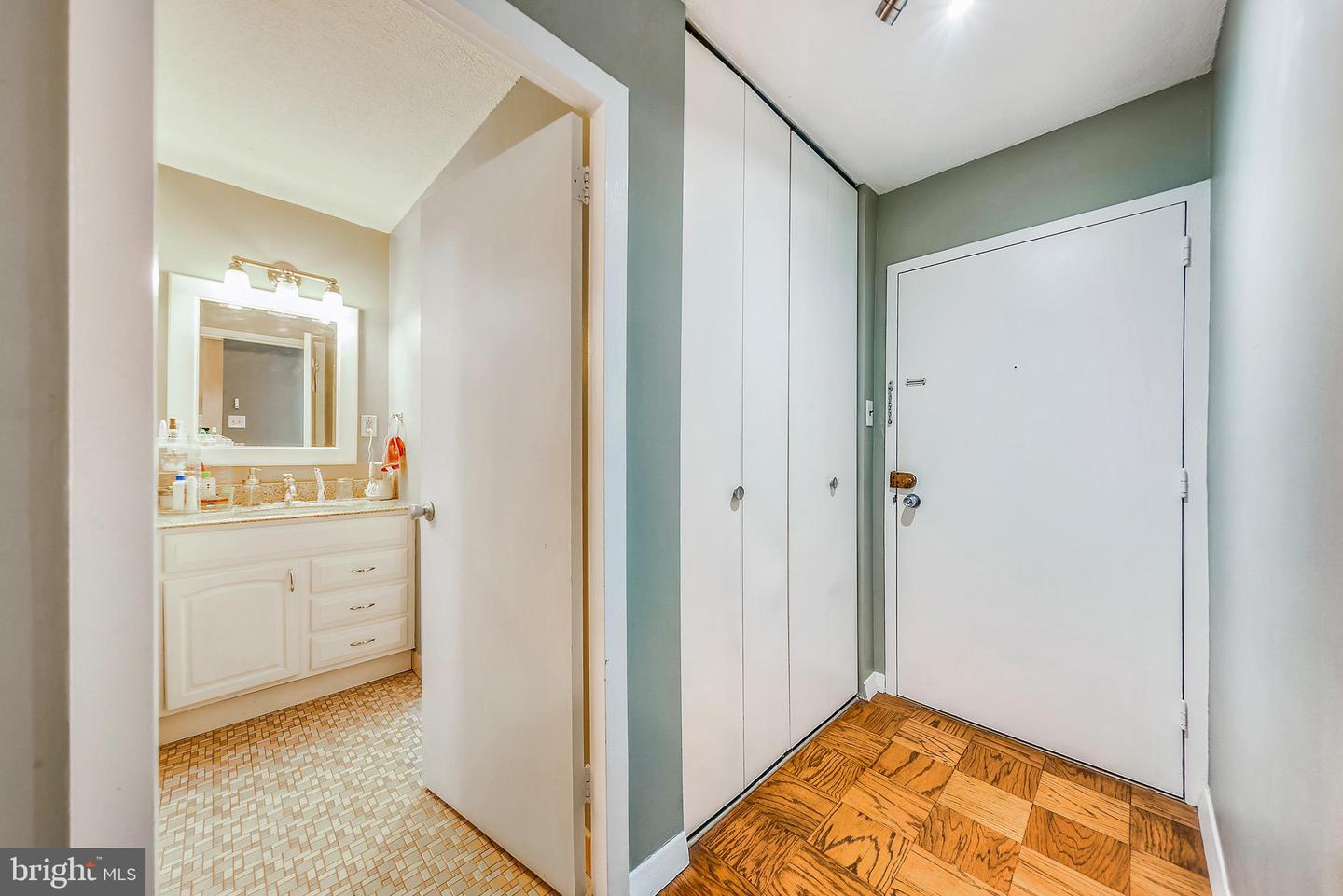 2201 L STREET NW Unit: 520