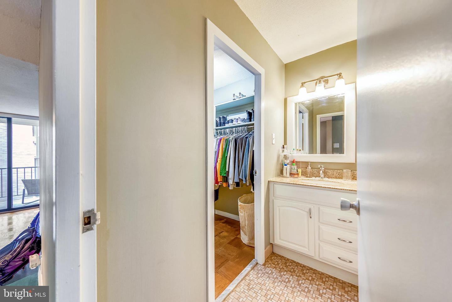 2201 L STREET NW Unit: 520