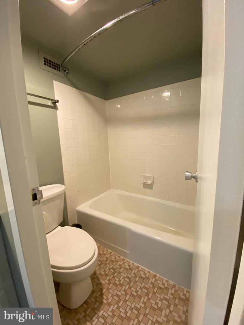 2201 L STREET NW Unit: 520