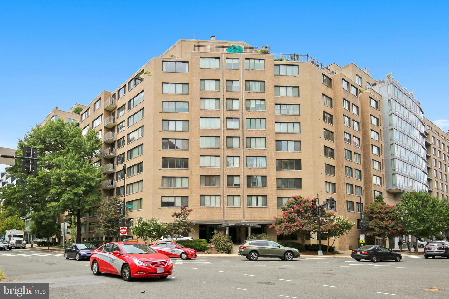2201 L STREET NW Unit: 520