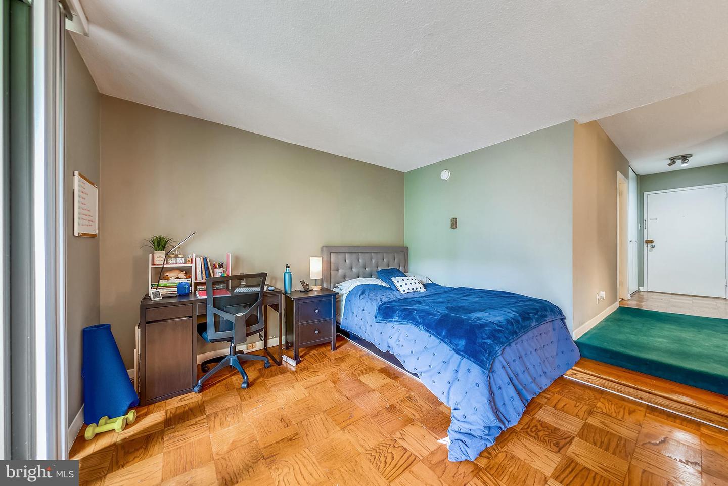2201 L STREET NW Unit: 520