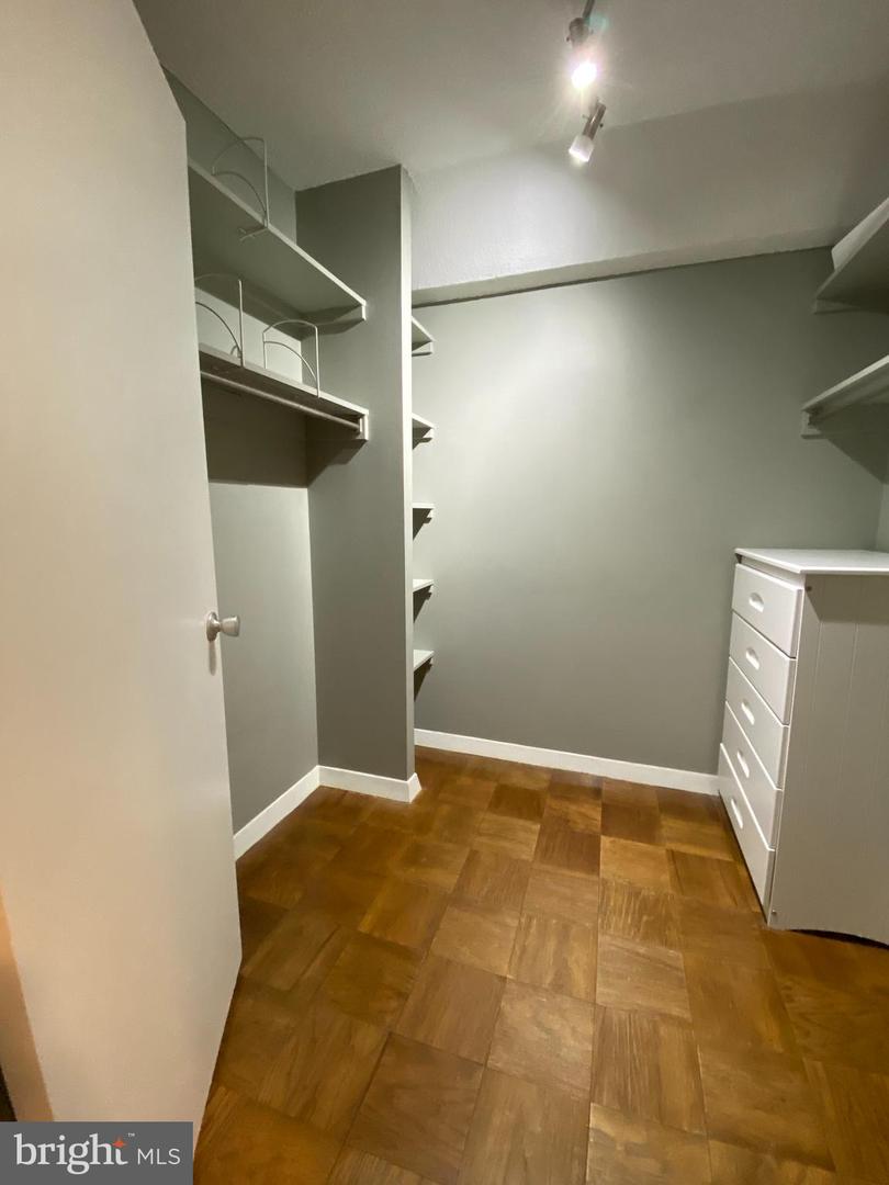 2201 L STREET NW Unit: 520