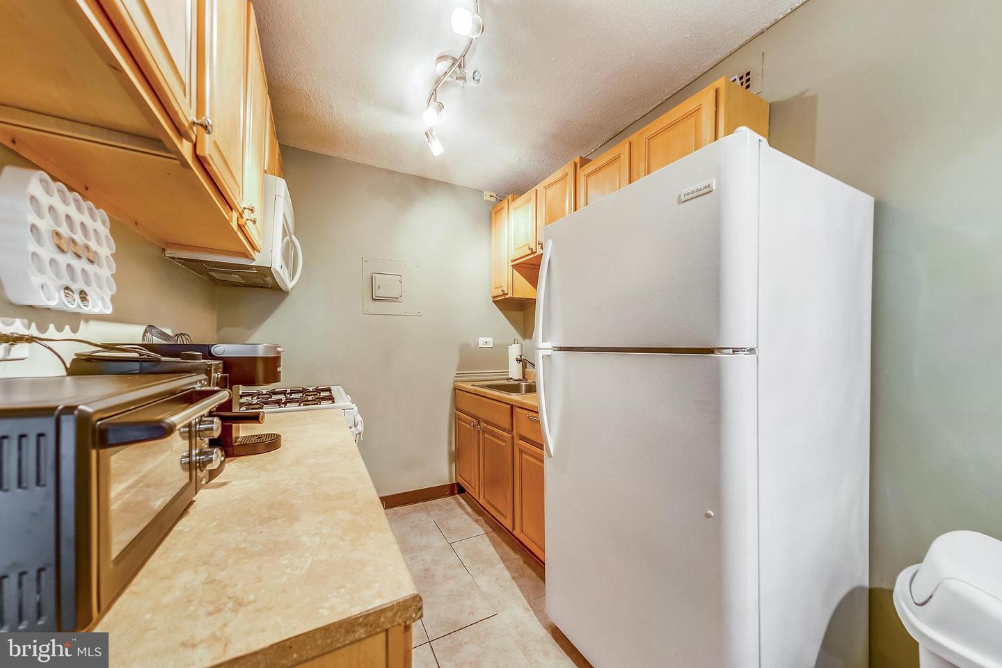 2201 L STREET NW Unit: 520