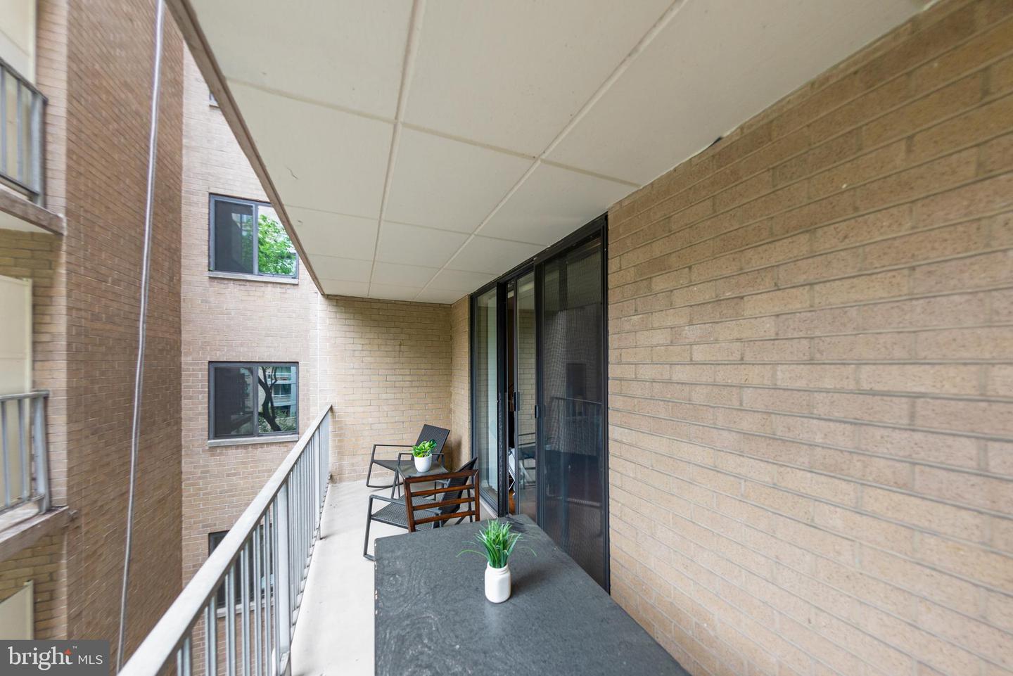 2201 L STREET NW Unit: 520