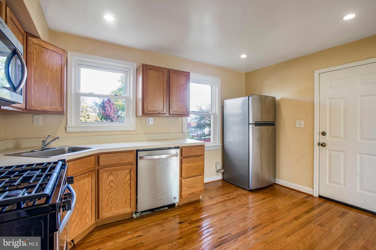 5114 JAY STREET NE