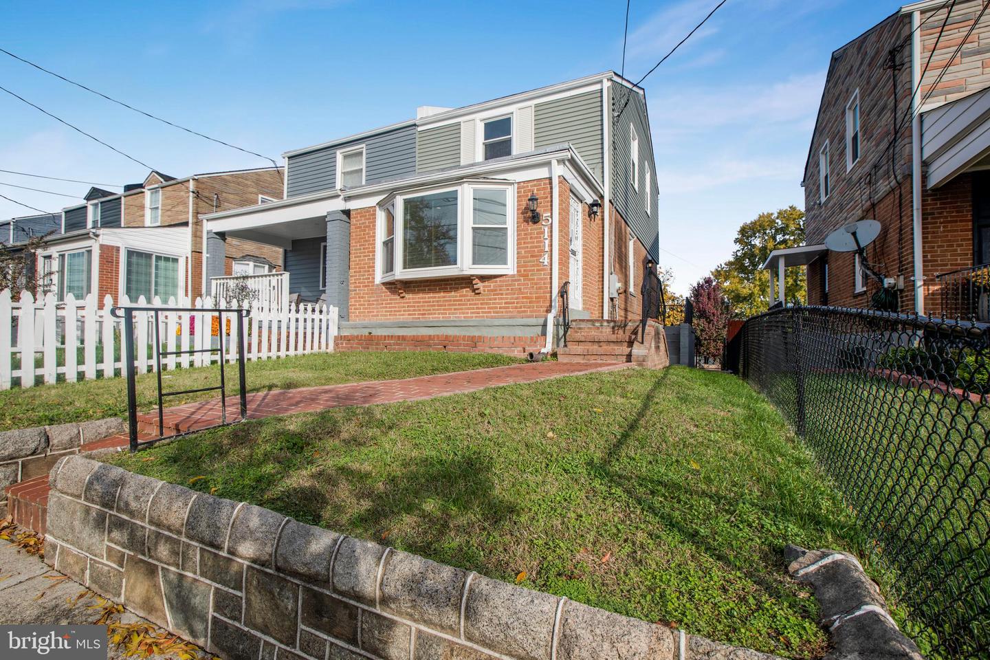 5114 JAY STREET NE