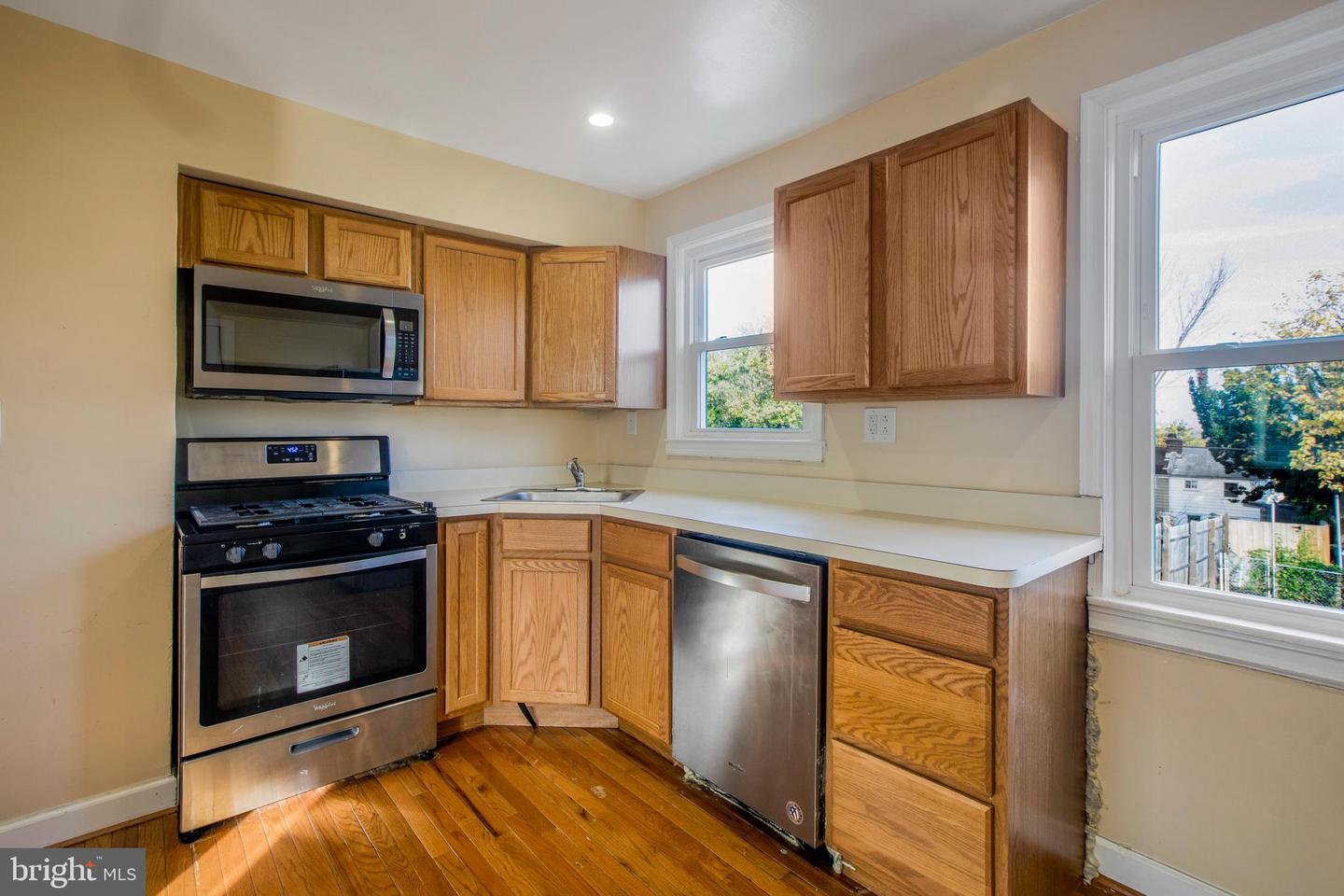5114 JAY STREET NE