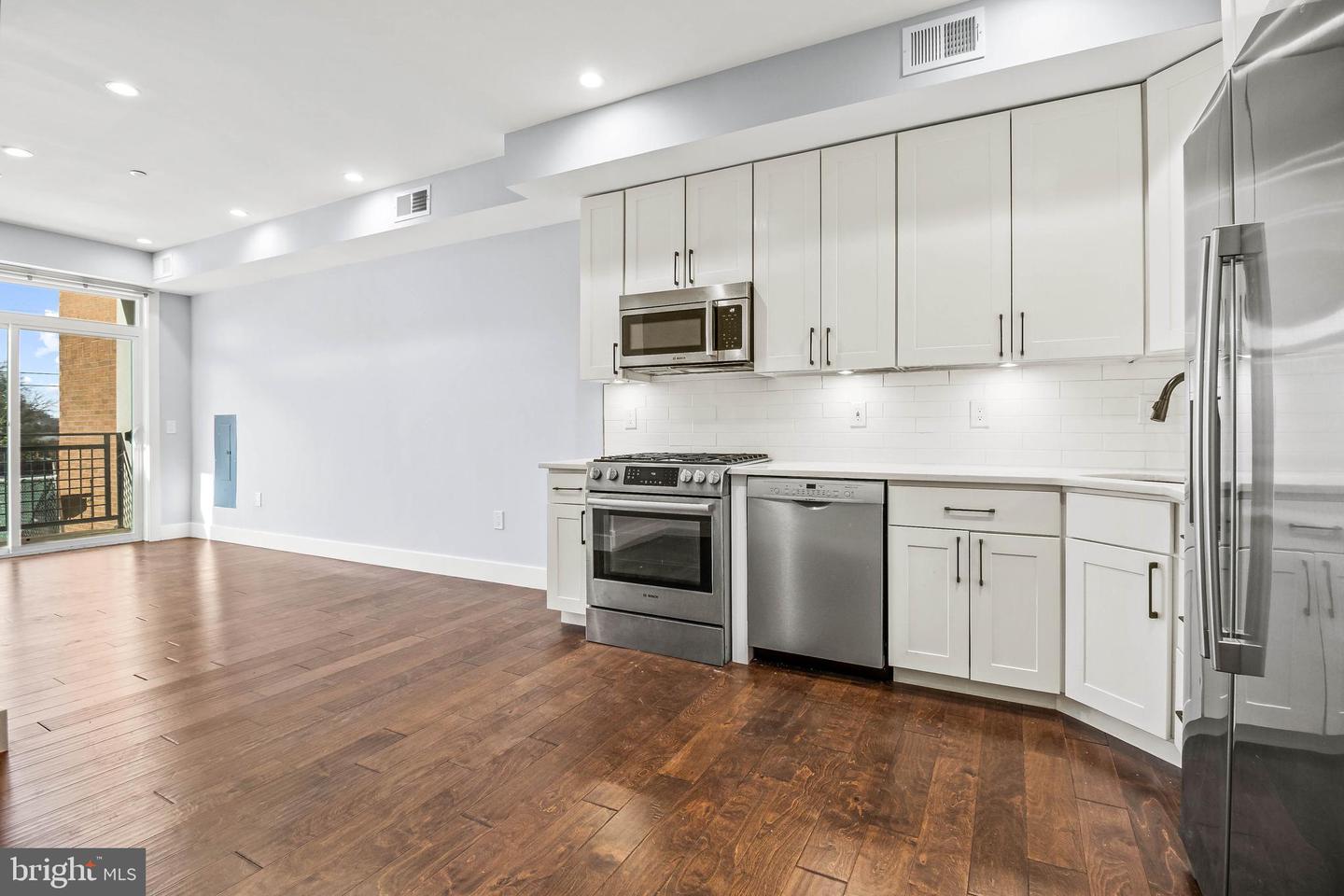 1101 FERN STREET NW Unit: 101
