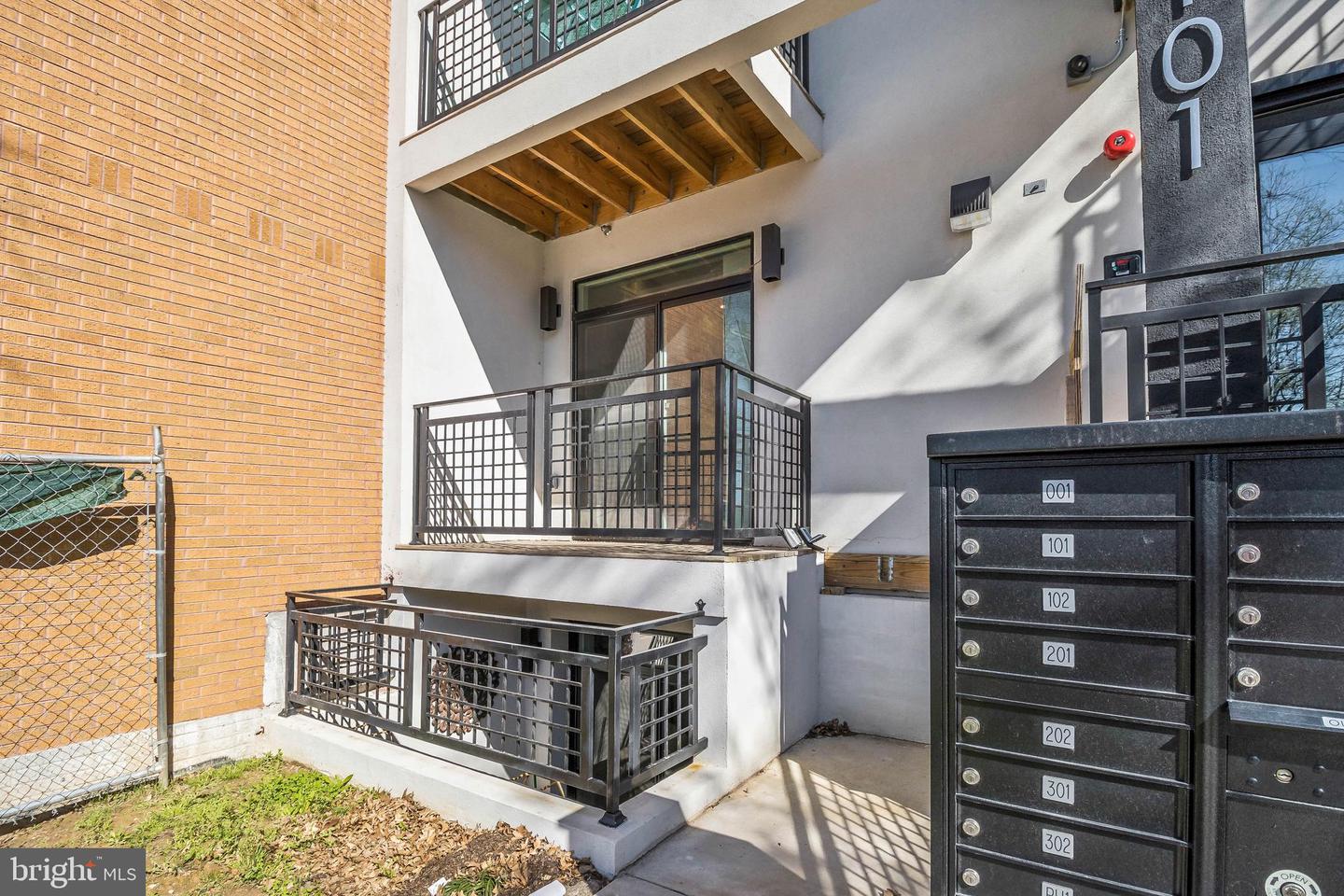 1101 FERN STREET NW Unit: 101