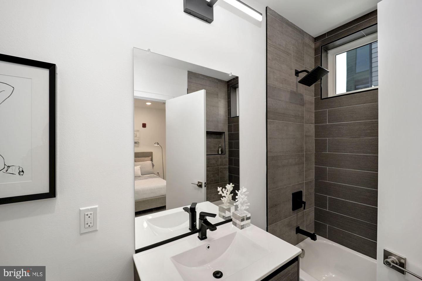 2027 Rhode Island AVENUE NE Unit: 303