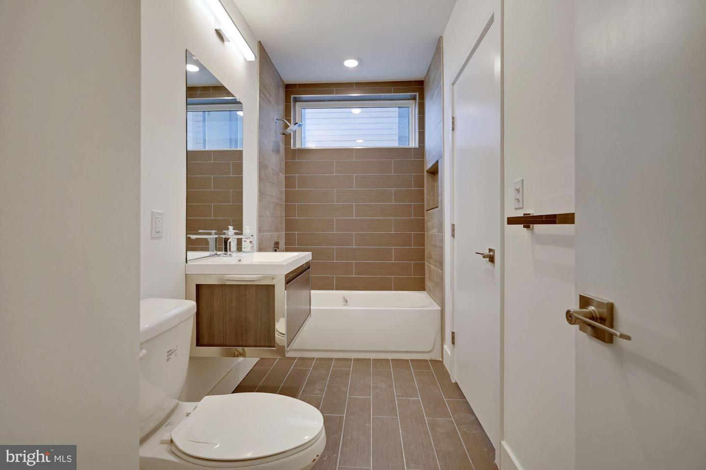 2027 Rhode Island AVENUE NE Unit: 303