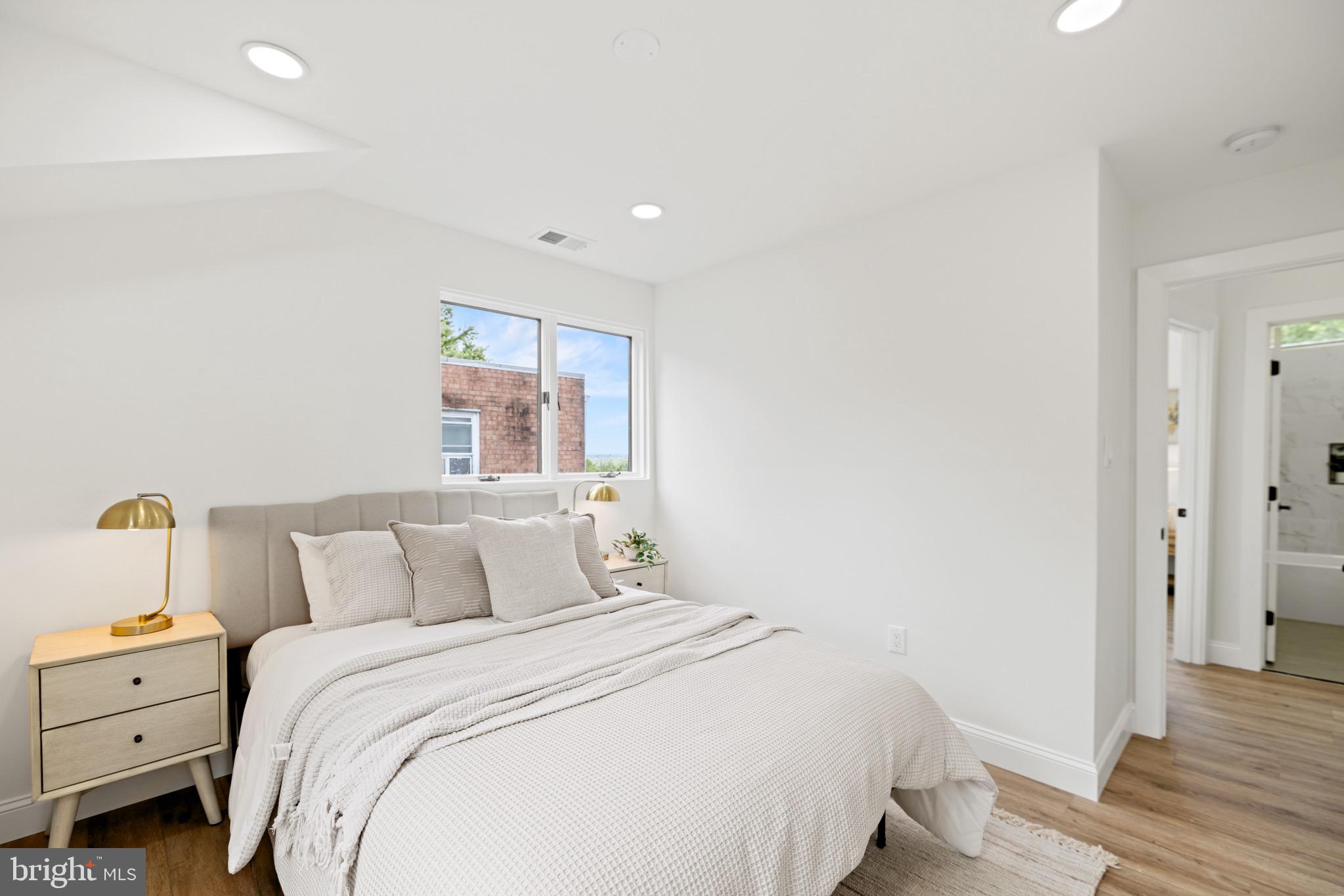 5104 JUST STREET NE