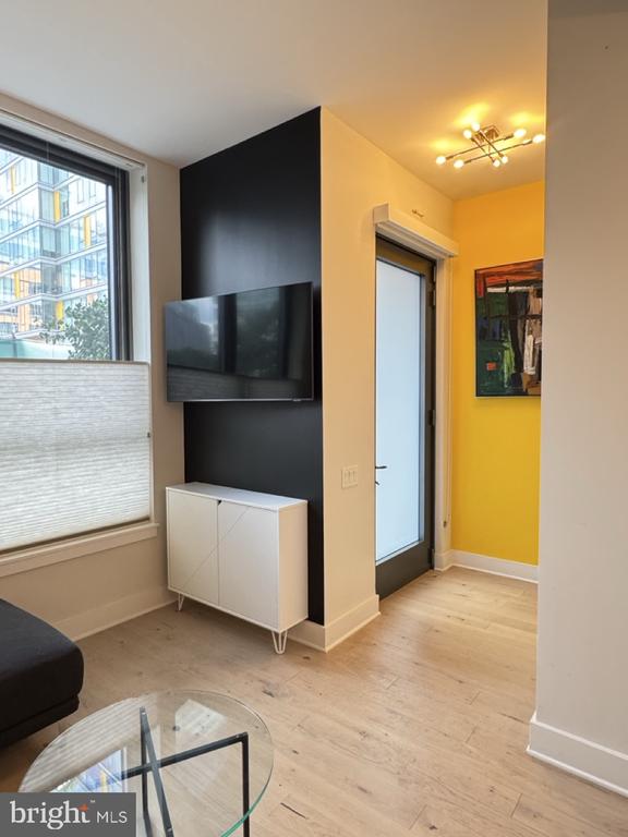 1211 VAN STREET SE TH-1H