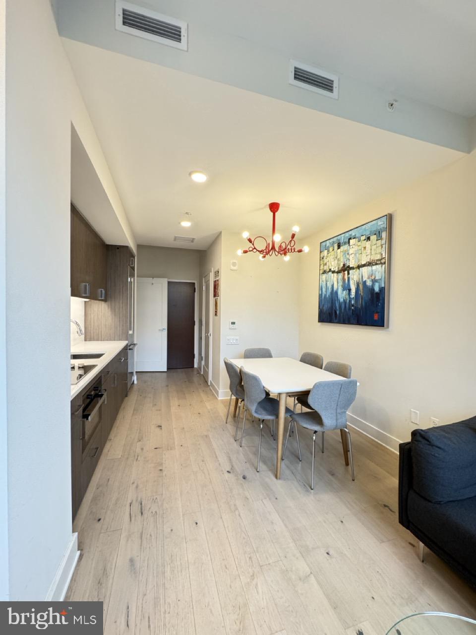 1211 VAN STREET SE TH-1H
