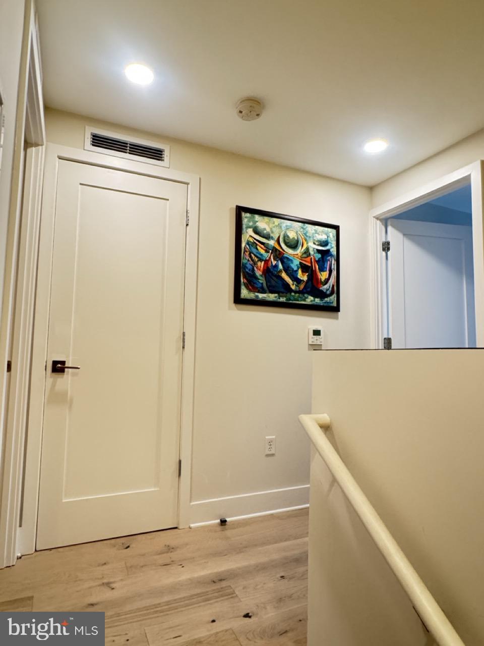 1211 VAN STREET SE TH-1H